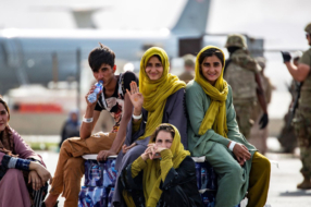 Airbnb размещает 20 тысяч афганских беженцев во временном жилье