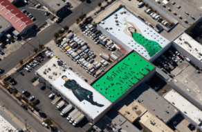 Bottega Veneta разместил рекламную кампанию на крыше возле аэропорта Лос-Анджелеса