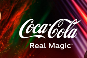 Coca-Cola столкнула два мира в глобальной кампании