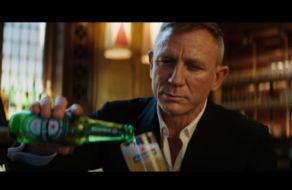 Heineken обыграл отложенный релиз фильма о Бонде в рекламе с Дэниелом Крейгом