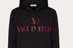 Valentino выпустил толстовку, чтобы помочь с вакцинацией