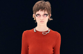 Givenchy раскритиковали за колье-петлю на Неделе моды в Париже