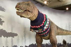 Лондонський Музей природознавства одягнув тиранозавра у різдвяний светр
