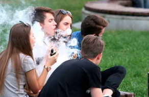 Каждый пятый подросток в Украине курит электронные сигареты