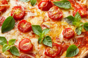 Google представила гру Pizza Doodle, яка тренує навички ідеального нарізання піци