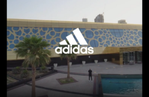 В ролике Adidas сыграли в футбол через Рамку Дубая