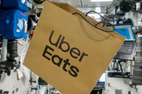 Uber Eats осуществил первую доставку еды в космос