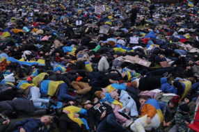У Берліні протестувальники лежали на землі, символізуючи мертвих українців