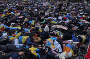 У Берліні протестувальники лежали на землі, символізуючи мертвих українців