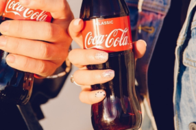 Coca-Cola вводить скляні пляшки для всіх напоїв