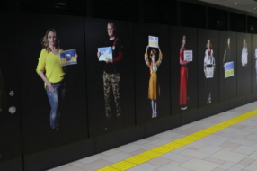 У метро Токіо організували фотовиставку на підтримку України