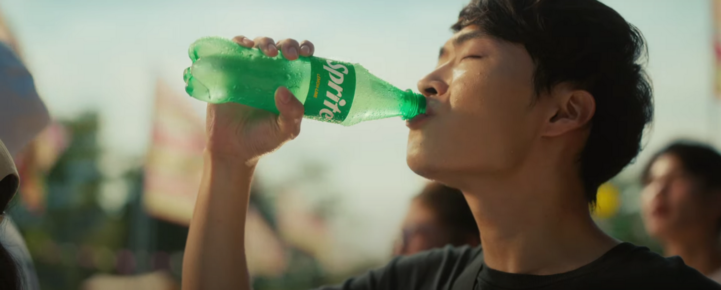 Sprite відмовився від зелених пляшок і змінив логотип