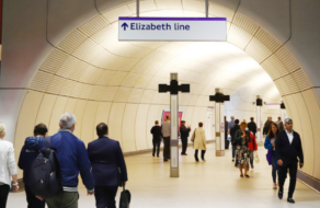 У метро Лондона запустили гілку на честь ювілею королеви Єлизавети ІІ