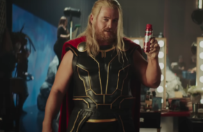 Люк Хемсворт зіграв фальшивого Тора у рекламі Old Spice