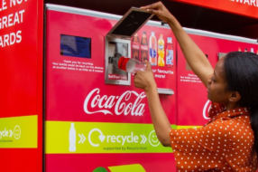 Coca-Cola поставила у тематичних парках автомати для переробки відходів