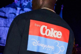 Coca-Cola та Disneyland Paris створили спільну колекцію одягу