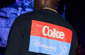 Coca-Cola та Disneyland Paris створили спільну колекцію одягу