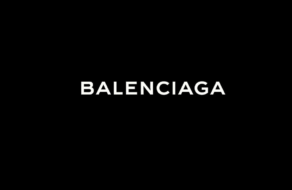 Balenciaga залишила оголошення на брудному капоті автівки