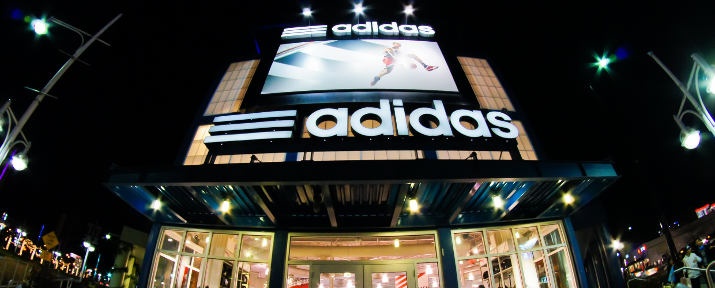 Бренд Adidas залишив росію та не заплатив податки