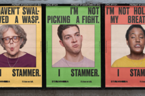 Постери, розміщені по всій Британії, зобразили людей у момент їх заїкання