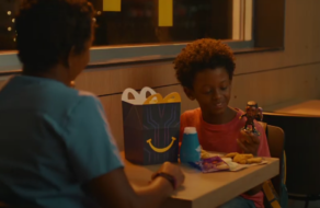 У ролику McDonald&#8217;s діти захоплені новою іграшкою-героєм з Ваканди