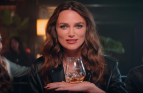 Кіра Найтлі стала героїнею ролика алкогольного бренду