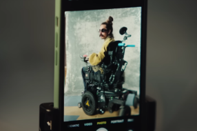 Ролик показав, як технології Apple допомагають людям з інвалідністю