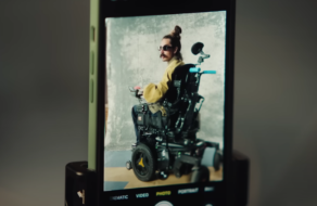 Ролик показав, як технології Apple допомагають людям з інвалідністю