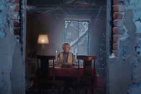 “A Room for Christmas Miracle”: соціальна кампанія про українців, чий дім зруйнували росіяни