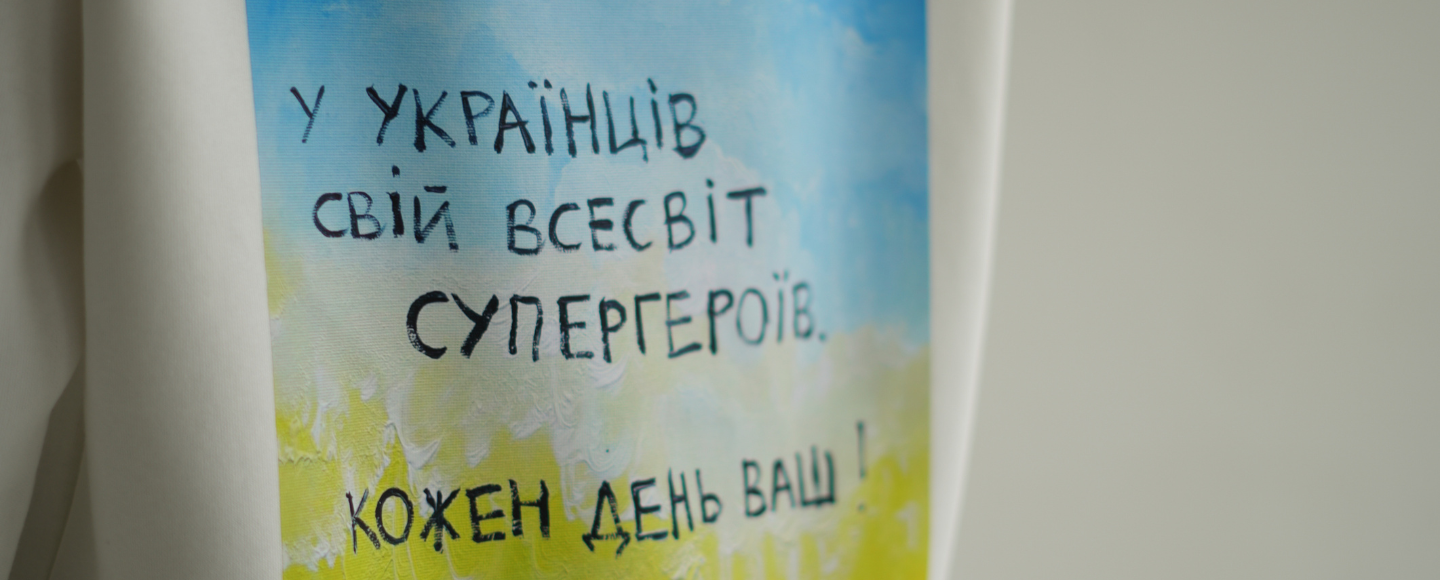 Для допомоги українським лікарням створили худі, що рятують життя