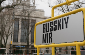 У центрі Берліну з’явився “русскій мір” зі своїми законами