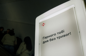 У київському метро з’явились мотивуючі повідомлення для українців