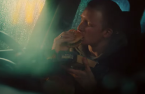 Світ уповільнився після першого укусу бургера McDonald&#8217;s у новому ролику