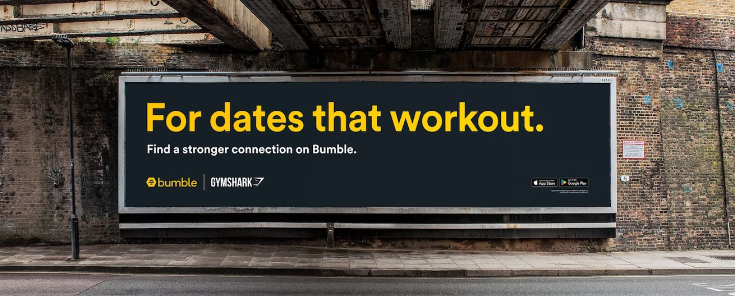 Билборды Gymshark и Bumble призвали заниматься спортом на свиданиях