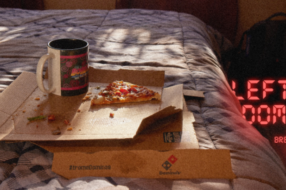 Постери Domino&#8217;s підтвердили, що вчорашня піца стає сьогоднішнім сніданком