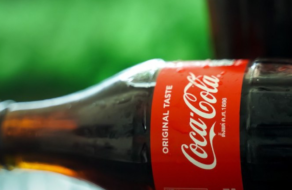 Coca-Cola забиратиме використані пляшки на порозі будинків