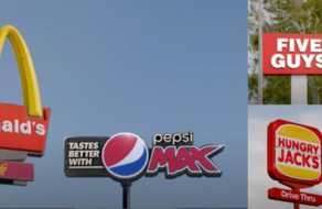 PepsiCo разместила свою рекламу с посланием возле конкурентов