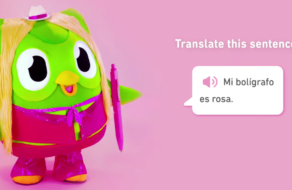 Маскот Duolingo посетил мировую премьеру фильма «Барби»