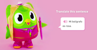 Маскот Duolingo відвідав світову прем'єру фільму «Барбі»