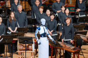 Робот став диригентом національного оркестру у Сеулі