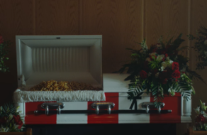 KFC устроила похороны в Канаде