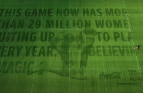 Coca-Cola оставила сообщения на футбольных полях Австралии