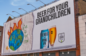 Білборди у Великобританії прорекламували пиво для онуків