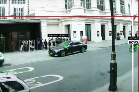Рекламна агенція почала фіксувати автомобілі, що їдуть повз її офіс