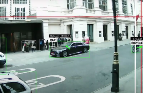 Рекламна агенція почала фіксувати автомобілі, що їдуть повз її офіс