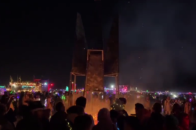 На Burning Man сожгли украинскую скульптуру