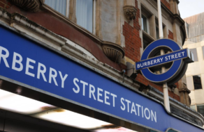 Burberry Street: лондонці розкритикували перейменування станції метро Бонд-стріт