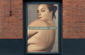 Билборды показали обнаженных женщин со следами от белья на теле