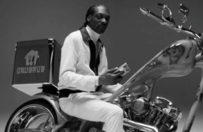 Snoop Dogg зачитал рэп об удобстве сервиса доставки