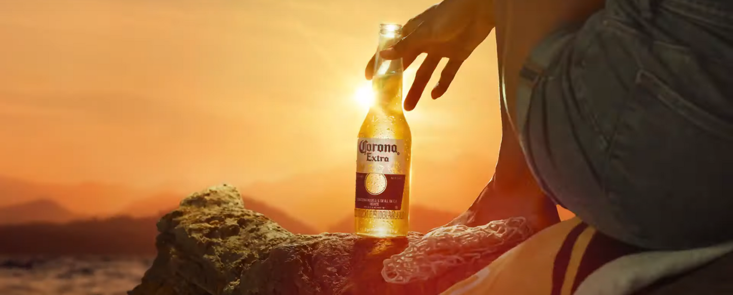 Corona закликала шукати на своїх етикетках час заходу сонця